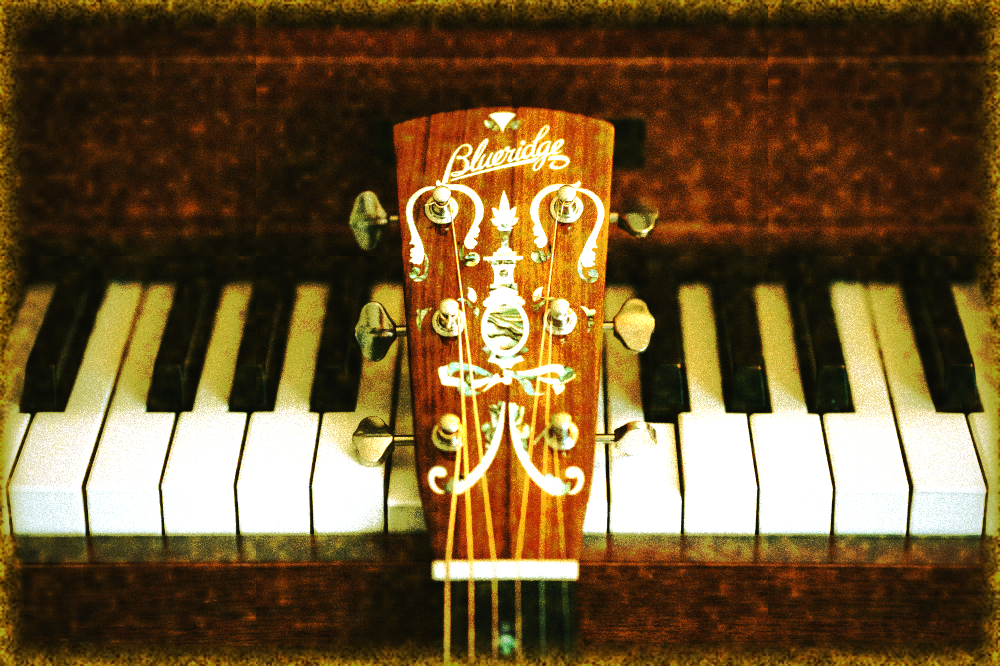 Musikunterricht Klavier und Gitarre / Photo by Yeo Khee on Unsplash / redesigned by Björn Meindl in Affinity Photo